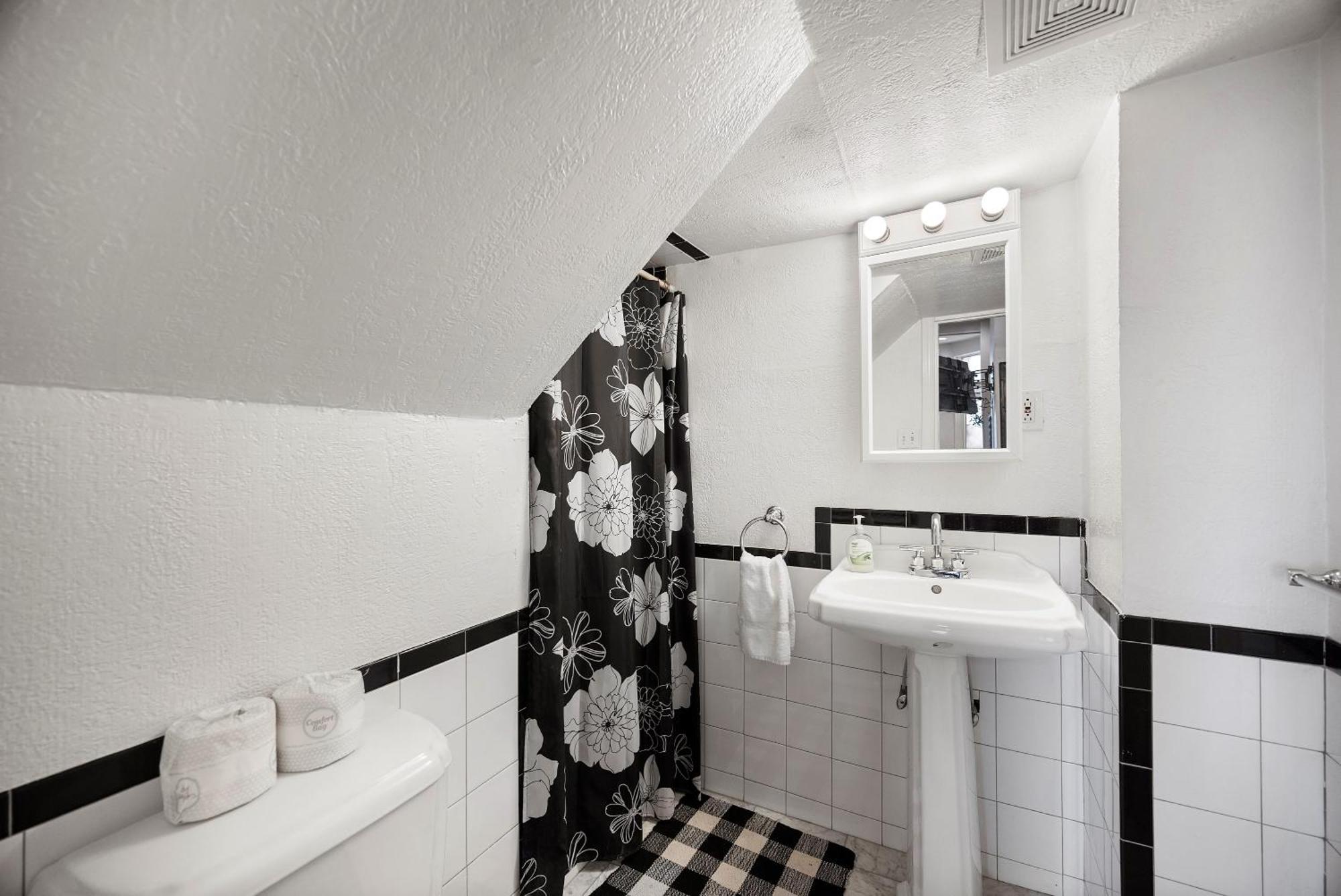 דירות Charming Studio-Panoramic View-Your Pittsburgh Sanctuary מראה חיצוני תמונה