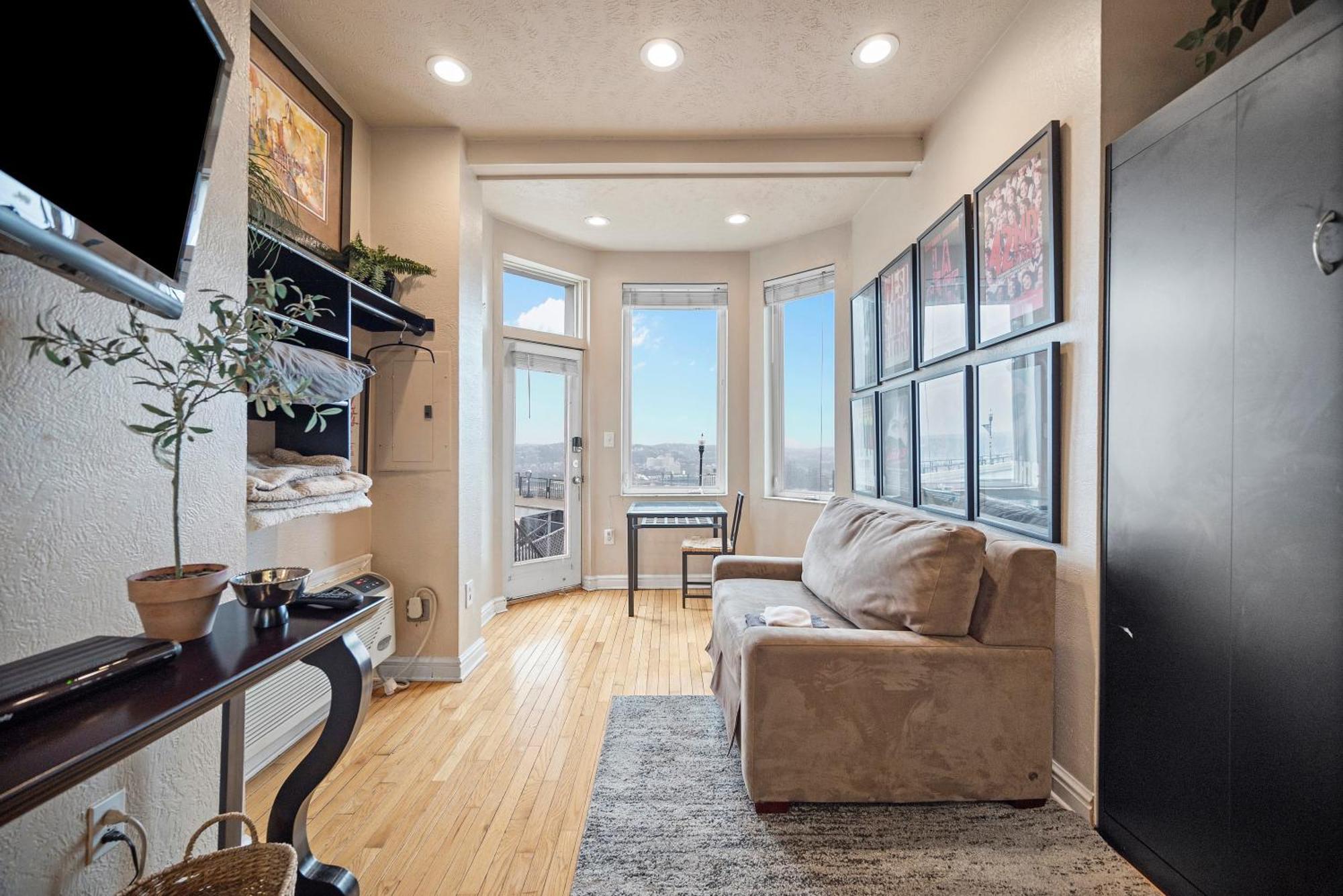 דירות Charming Studio-Panoramic View-Your Pittsburgh Sanctuary מראה חיצוני תמונה