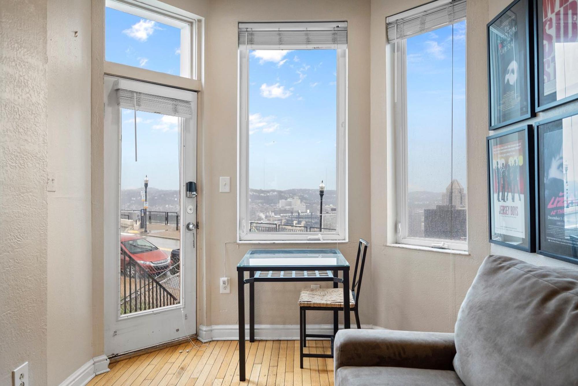 דירות Charming Studio-Panoramic View-Your Pittsburgh Sanctuary מראה חיצוני תמונה
