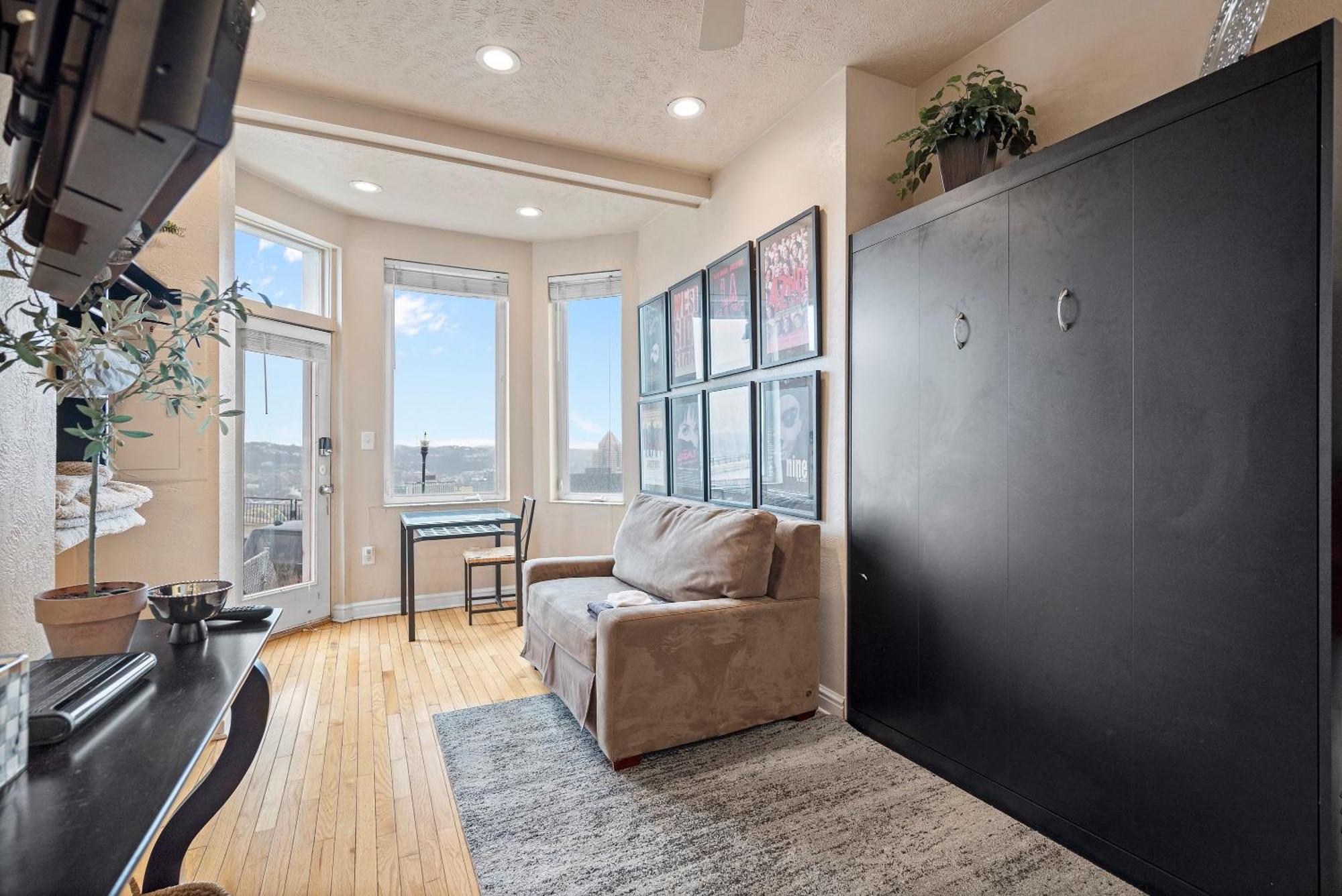 דירות Charming Studio-Panoramic View-Your Pittsburgh Sanctuary מראה חיצוני תמונה